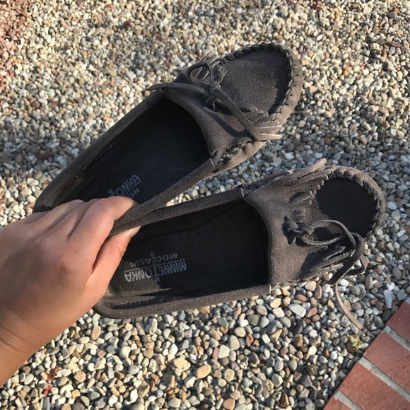 Minnetonka // Grey Moccasin - Picture 6 of 8